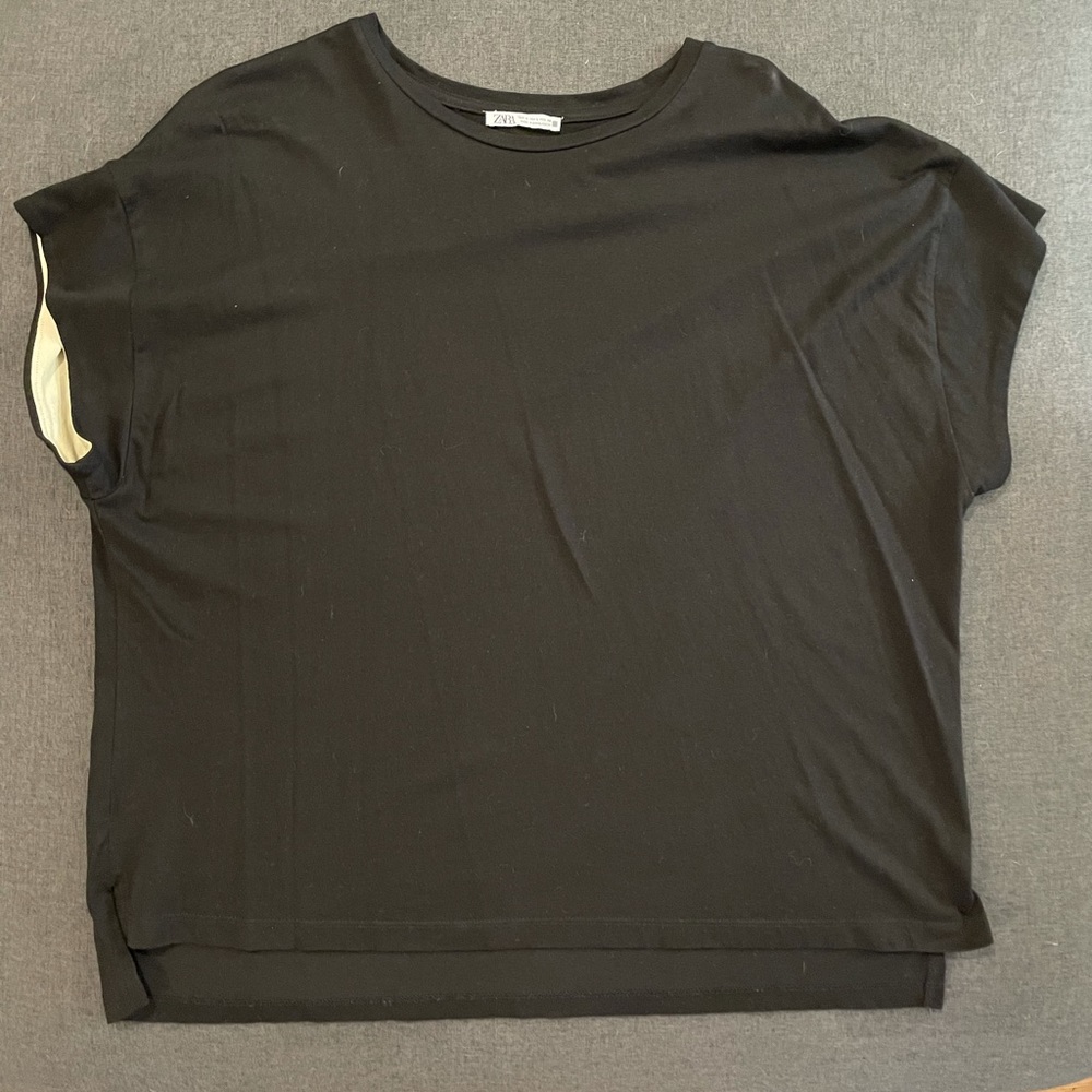 Black Zara shirt with sleeve color blocking